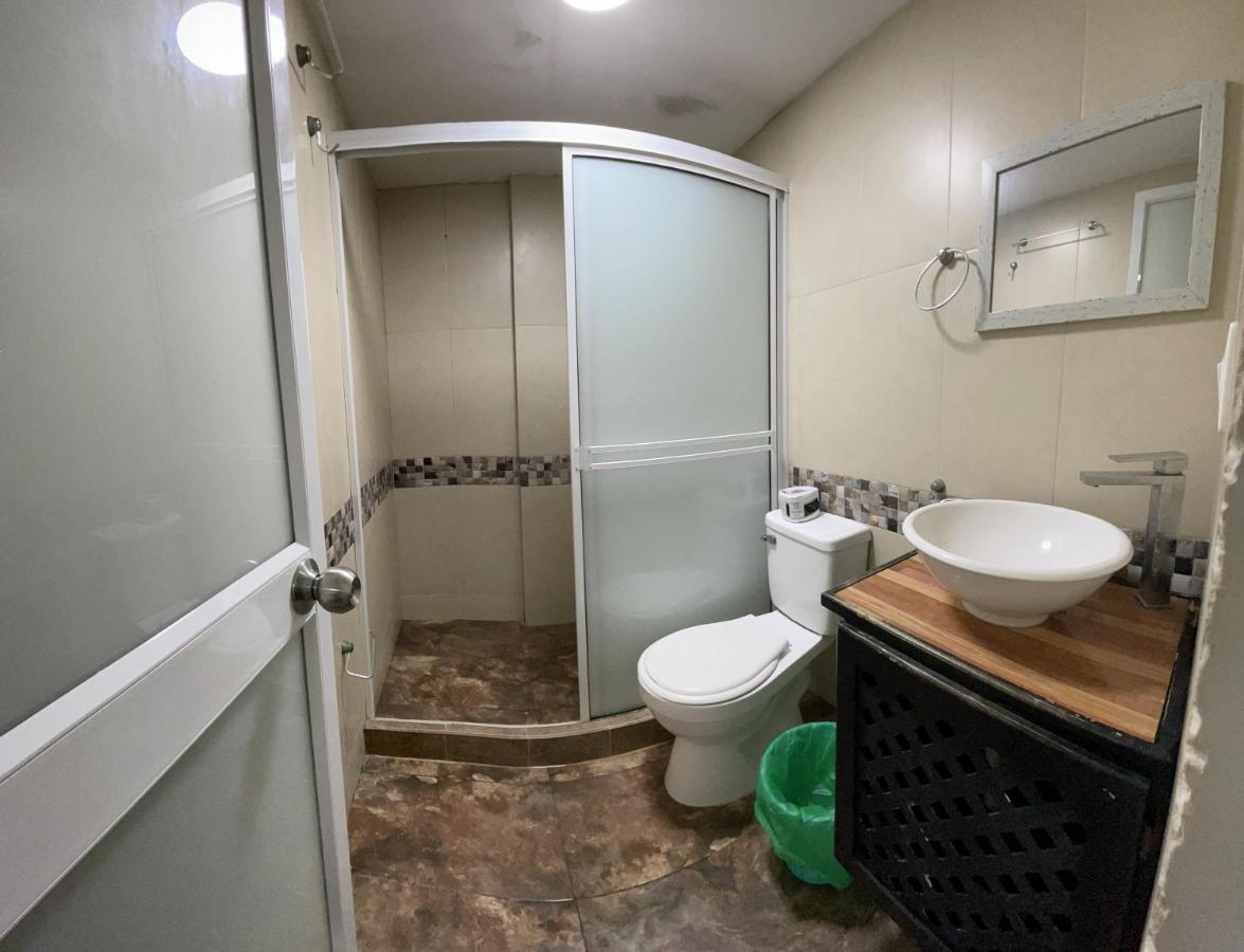 Sea Life Apartamentos En Via Principal Centro Y San Luis San Andrés Eksteriør billede