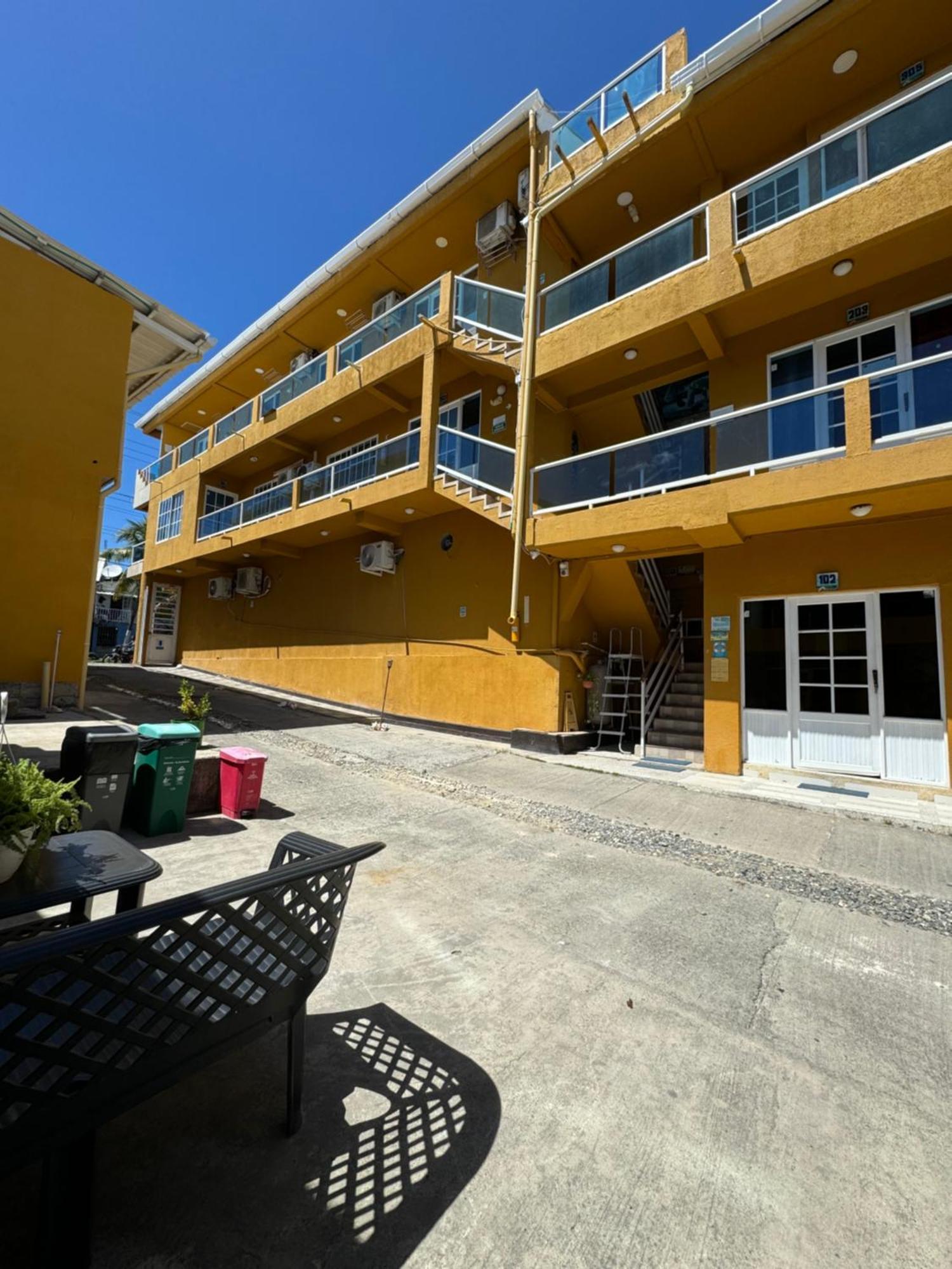 Sea Life Apartamentos En Via Principal Centro Y San Luis San Andrés Eksteriør billede