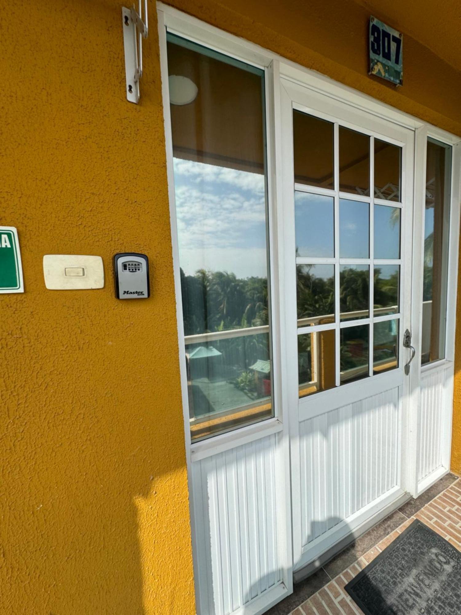 Sea Life Apartamentos En Via Principal Centro Y San Luis San Andrés Eksteriør billede