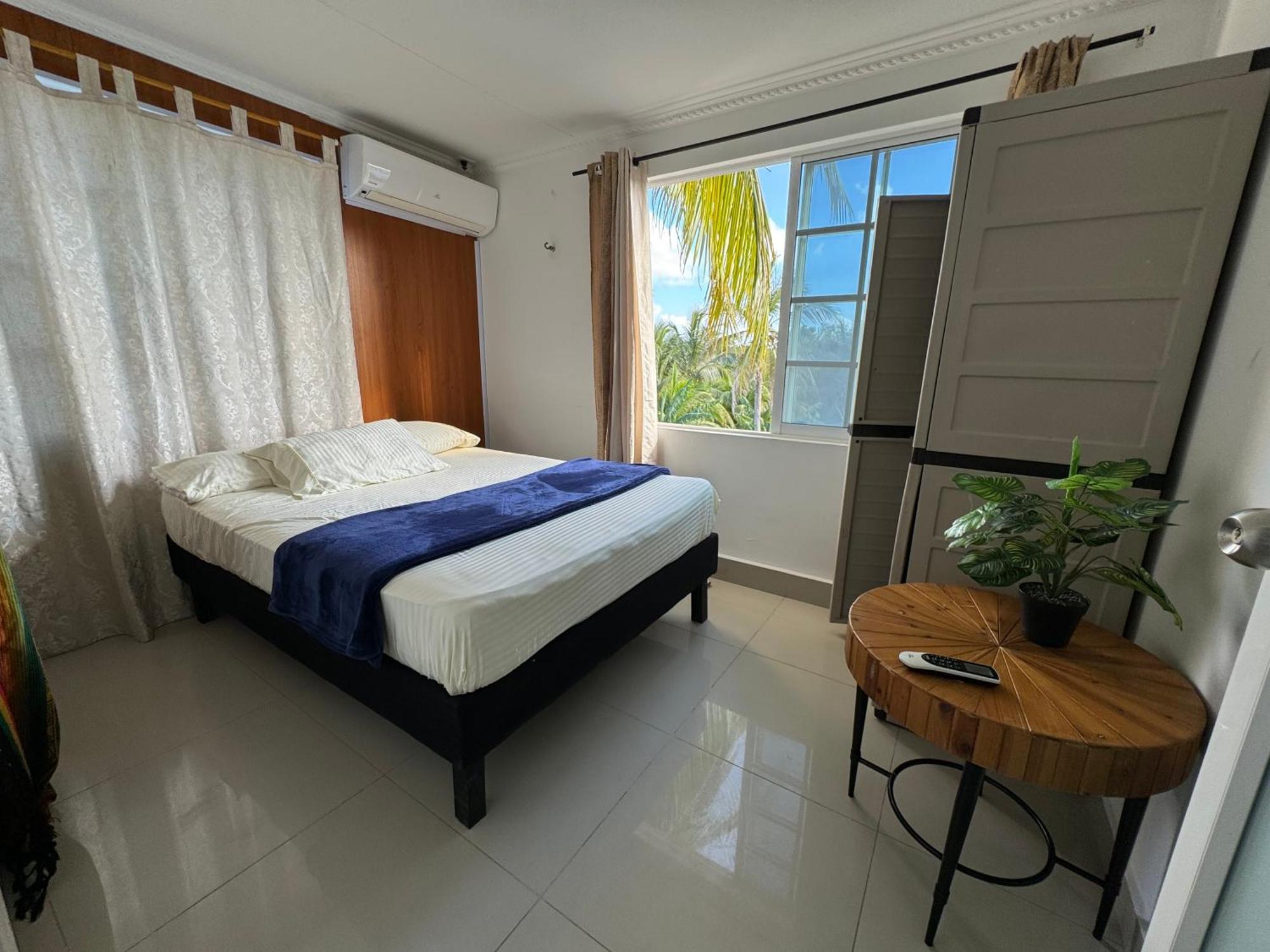 Sea Life Apartamentos En Via Principal Centro Y San Luis San Andrés Eksteriør billede