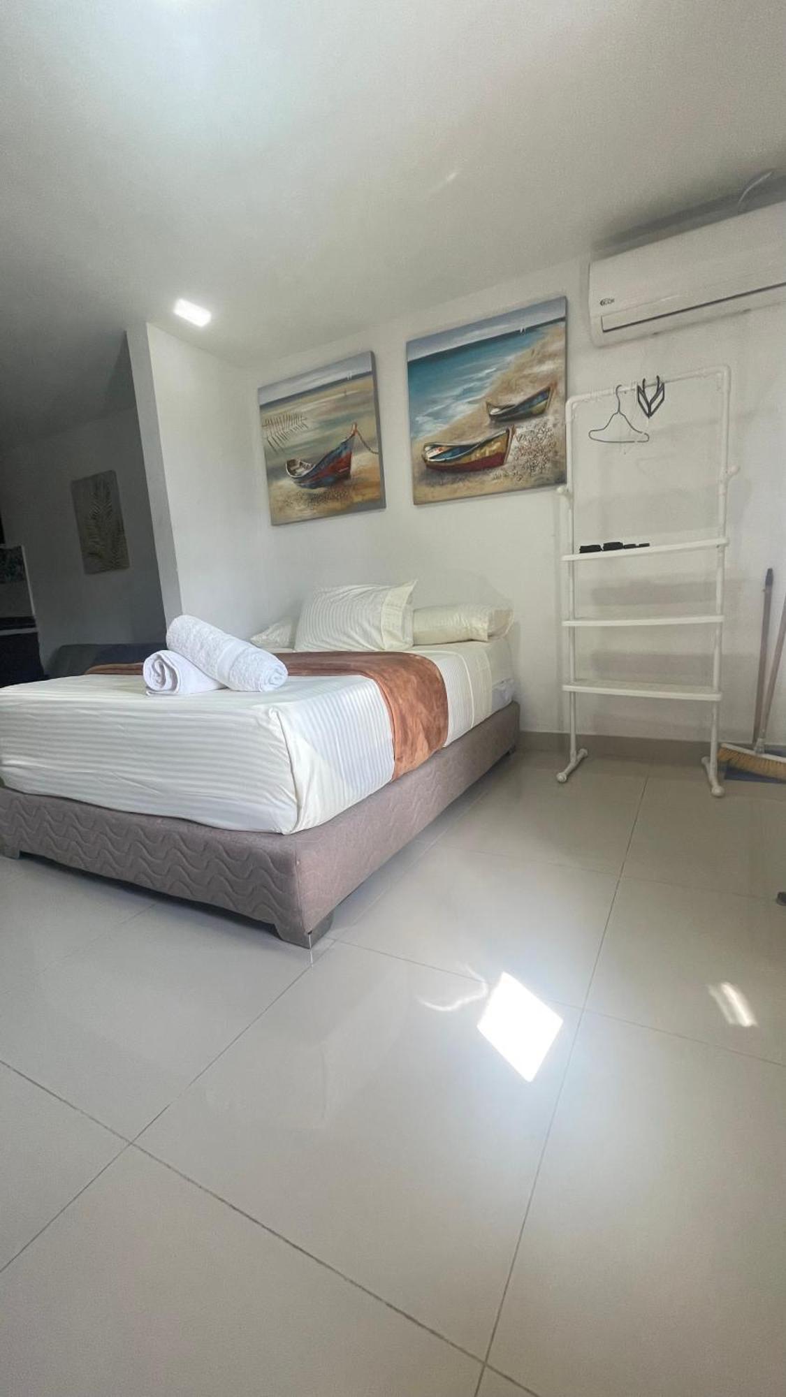 Sea Life Apartamentos En Via Principal Centro Y San Luis San Andrés Eksteriør billede